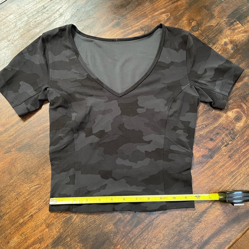 Lululemon black camo vneck short sleeve top